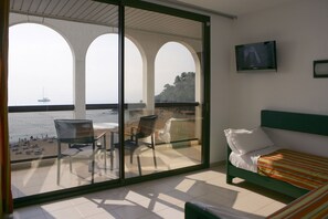 Family Apartment, 1 Bedroom, Balcony, Sea View | Living room - Apartamentos Rosanna (Lloret de Mar)