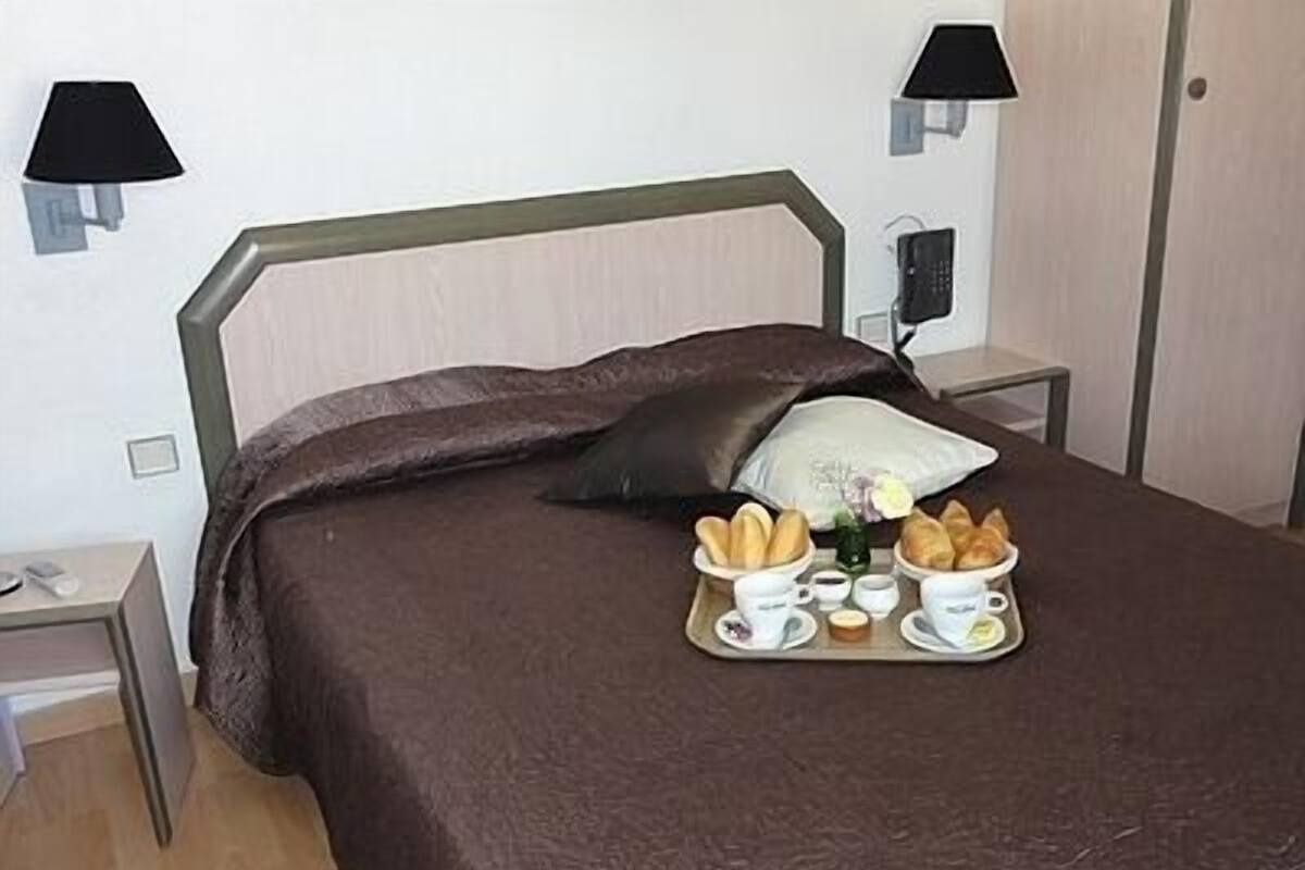 Standard Double Room | Desk, cots/infant beds, rollaway beds, free WiFi
