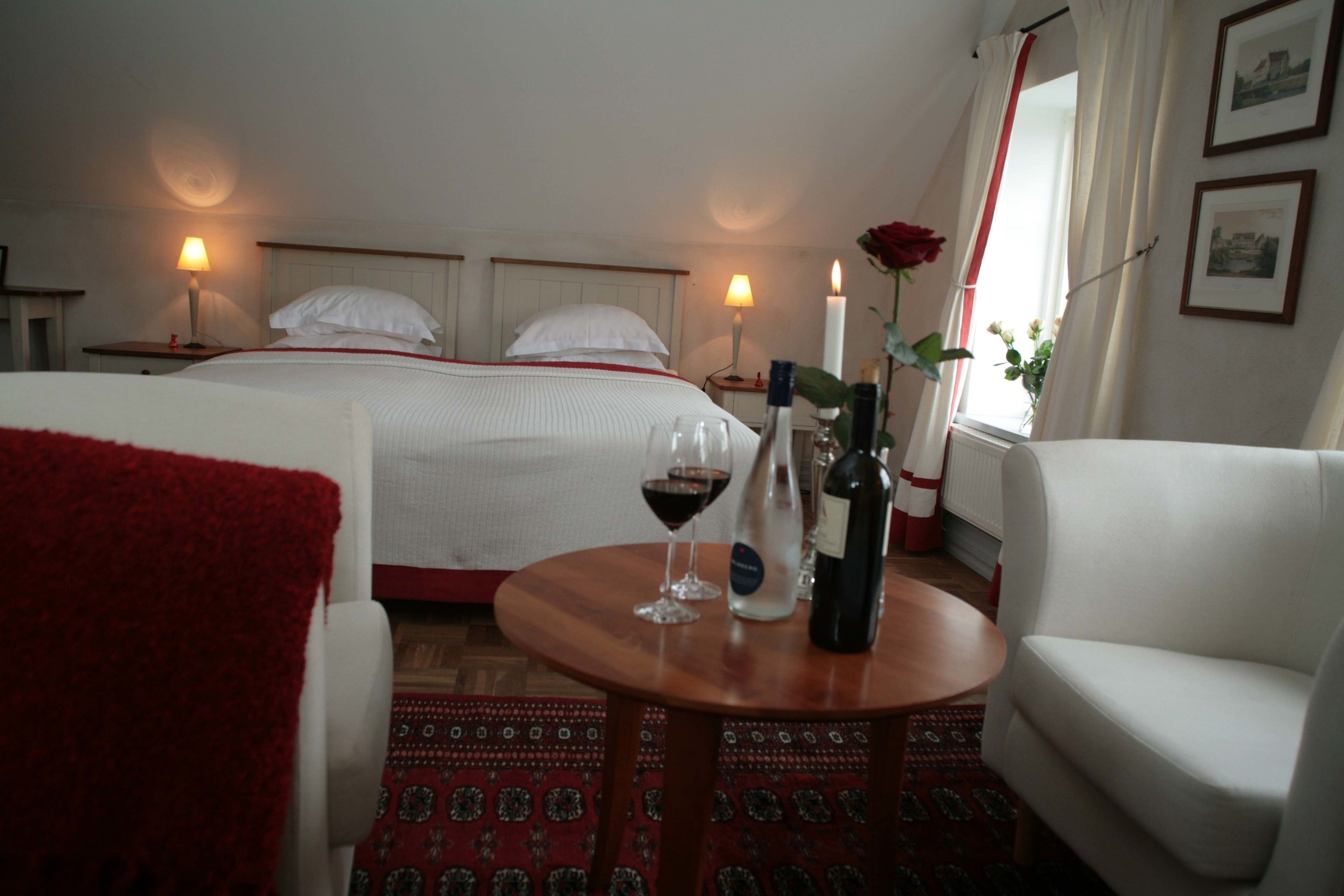 1 bedroom, premium bedding, desk, blackout curtains