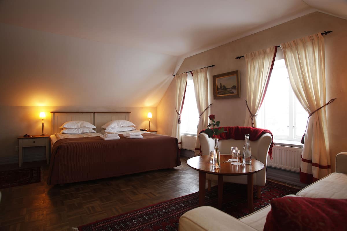 superior double room | 1 bedroom, premium bedding, desk, blackout curtains