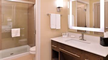 Studio, 1 King Bed, Non Smoking | Bathroom | Free toiletries, hair dryer, towels