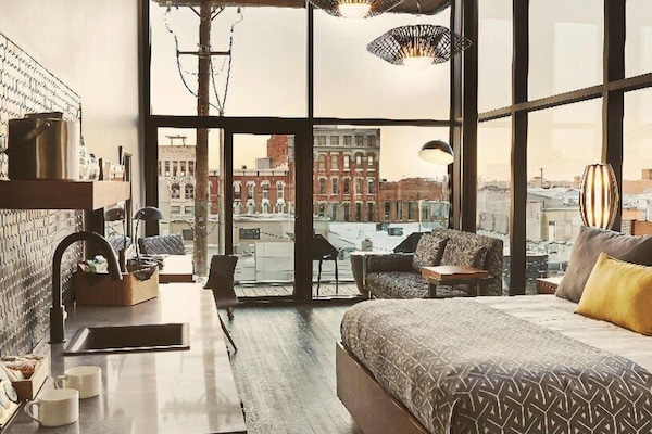 Room, 1 King Bed, Balcony