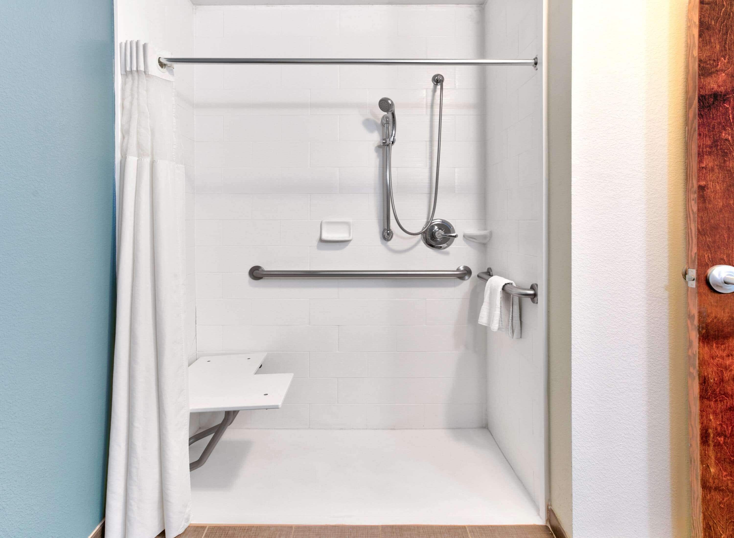 deluxe suite, 1 king bed, accessible, non smoking | bathroom shower