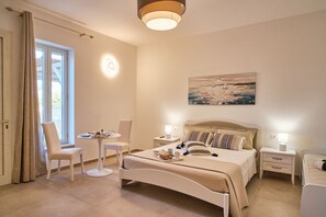 Deluxe Room | Premium bedding, minibar, desk, free WiFi