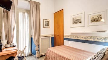 Single Room | Minibar, in-room safe, individually decorated, individually furnished