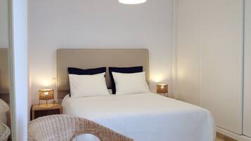 Desk, soundproofing, cots/infant beds, free WiFi