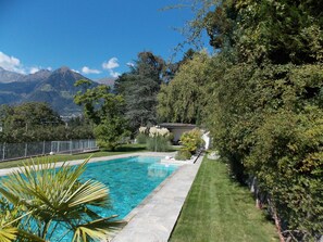Outdoor pool, pool umbrellas, sun loungers