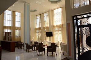 Lobby sitting area - Bole Skygate Hotel (Addis Ababa)