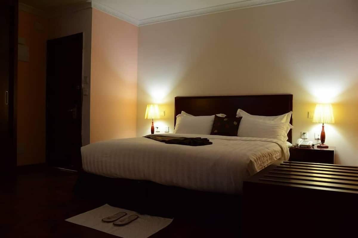 minibar, in-room safe, desk, blackout curtains