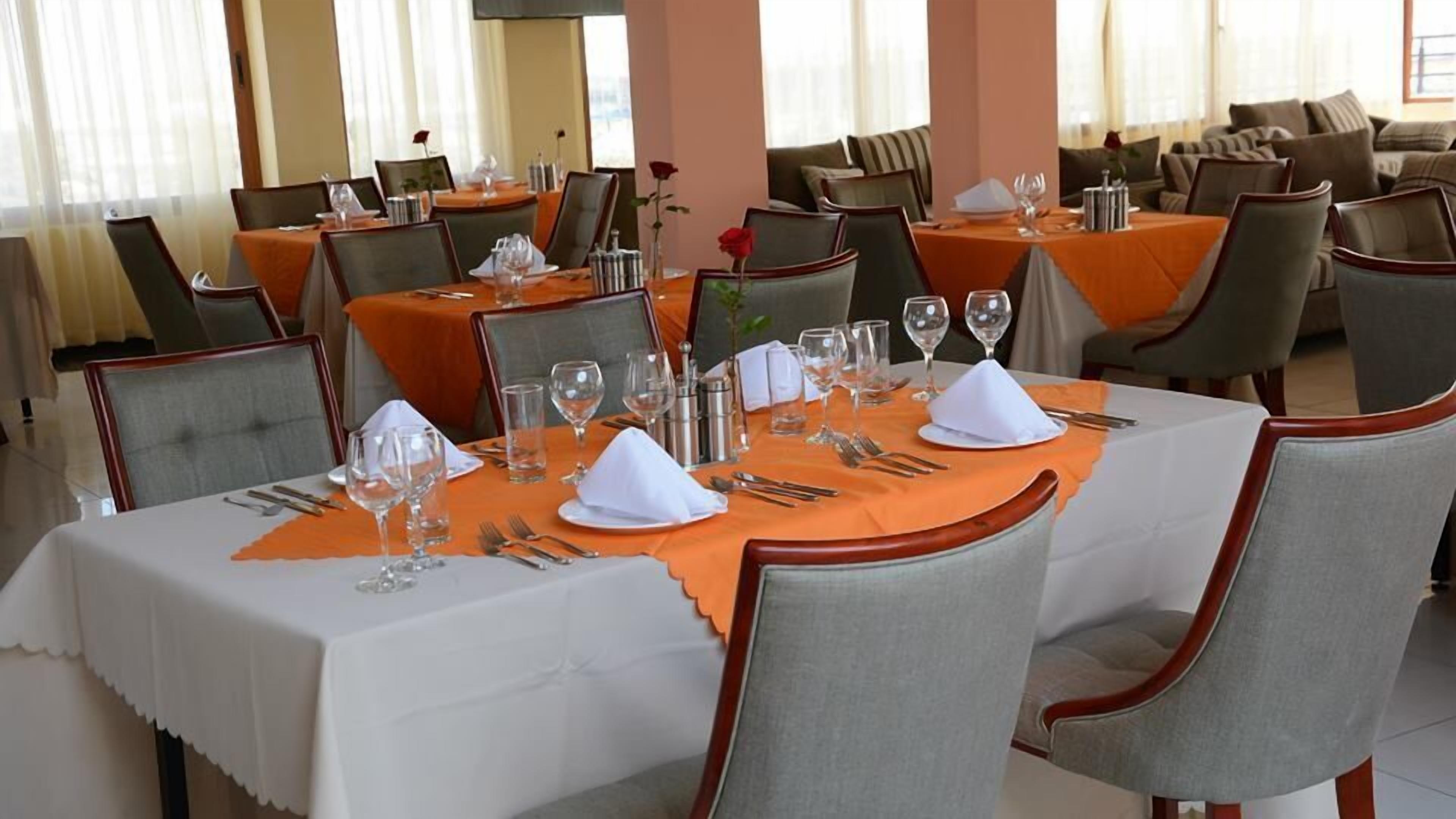 2 restaurants, international cuisine