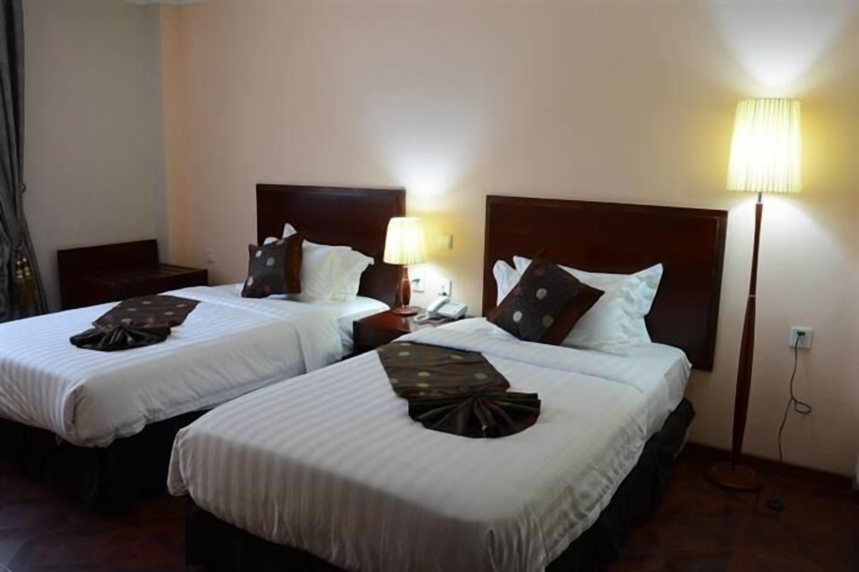 standard twin room | minibar, in-room safe, desk, blackout curtains