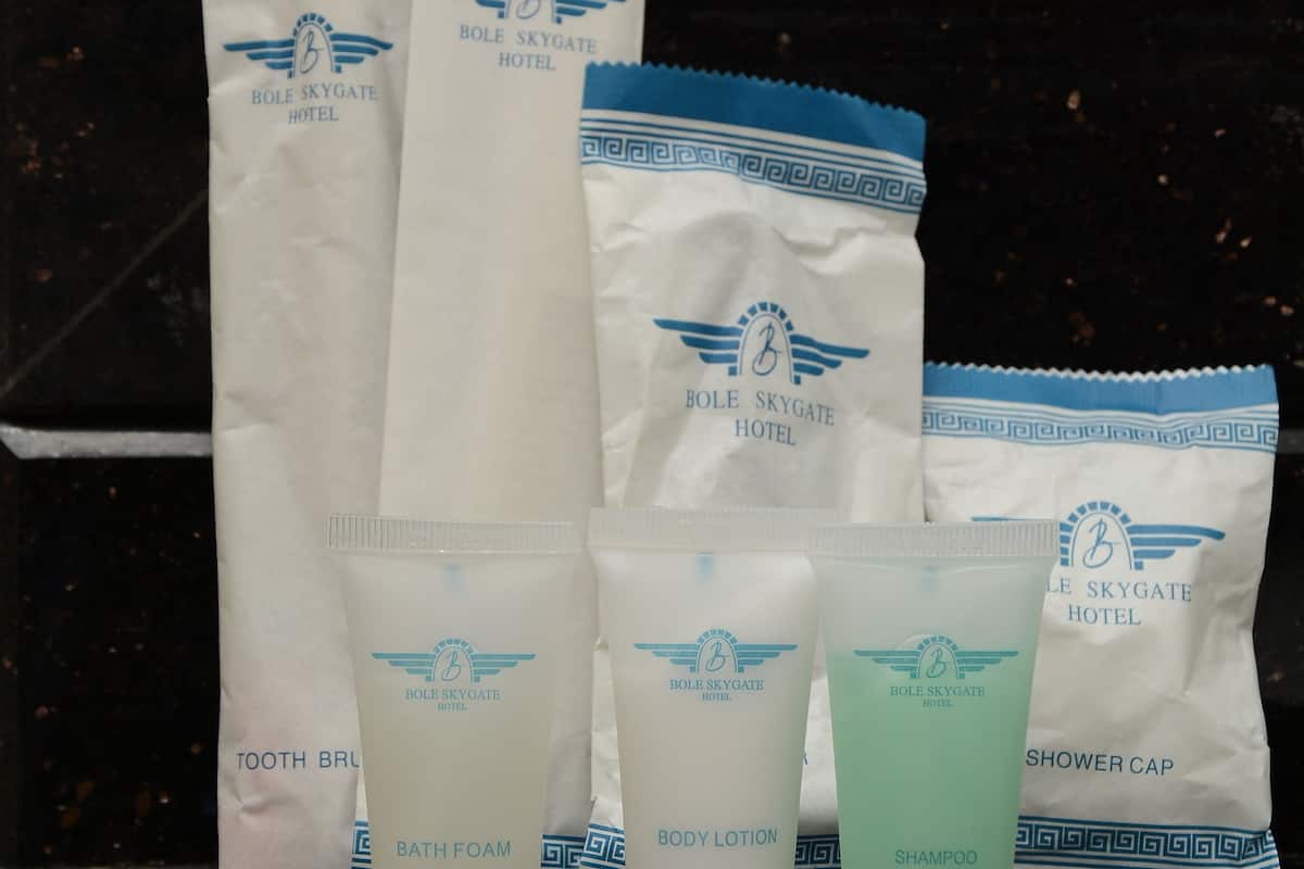 shower, rainfall showerhead, free toiletries, hair dryer