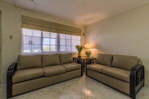 2 Bedroom Apartment  | Living area - King David Suites (Noord)