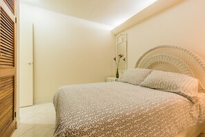 2 Bedroom Apartment  | 1 bedroom, in-room safe, blackout drapes, iron/ironing board - King David Suites (Noord)
