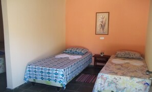 高级四人房 | 免费 WiFi