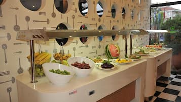 Free daily buffet breakfast