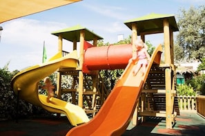 Children’s play area – outdoor