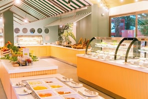 Free daily buffet breakfast