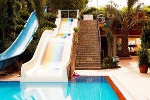 2 outdoor pools, open 8:00 AM to 7:00 PM, pool umbrellas, sun loungers - Calimera Sunpark Alanya (Alanya)