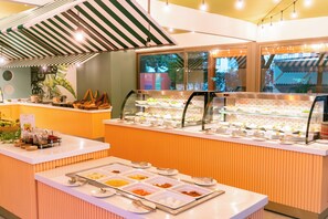 A buffet setup with various food items and a window view. - Calimera Sunpark Alanya (Alanya)