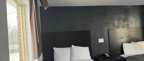 Caja de seguridad en la habitación y escritorio