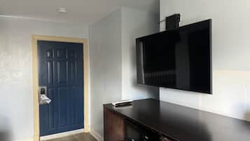 Habitación doble, 2 camas matrimoniales, para no fumadores | Caja de seguridad en la habitación y escritorio