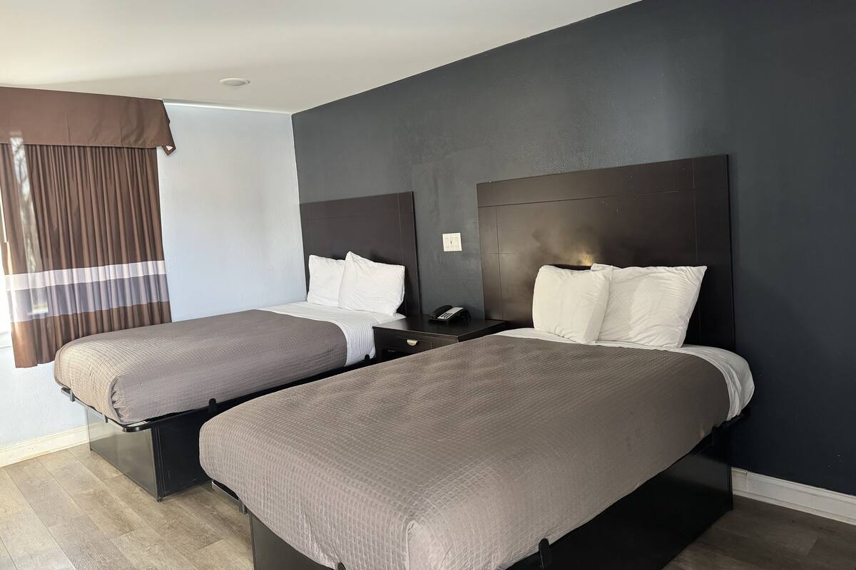 客房內保險箱、書桌、熨斗/熨衣板、免費搖籃/嬰兒床