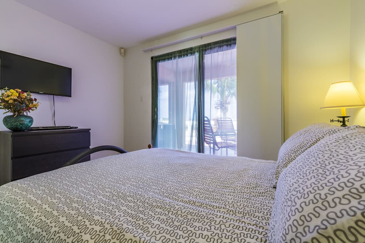 Comfort Apartment, 2 Bedrooms, Poolside | 1 bedroom, premium bedding, in-room safe, individually furnished
