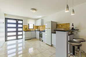 Comfort-Apartment, 2 Schlafzimmer, Poolseite | Eigene Küche | Kühlschrank, Mikrowelle, Ofen, Herdplatte