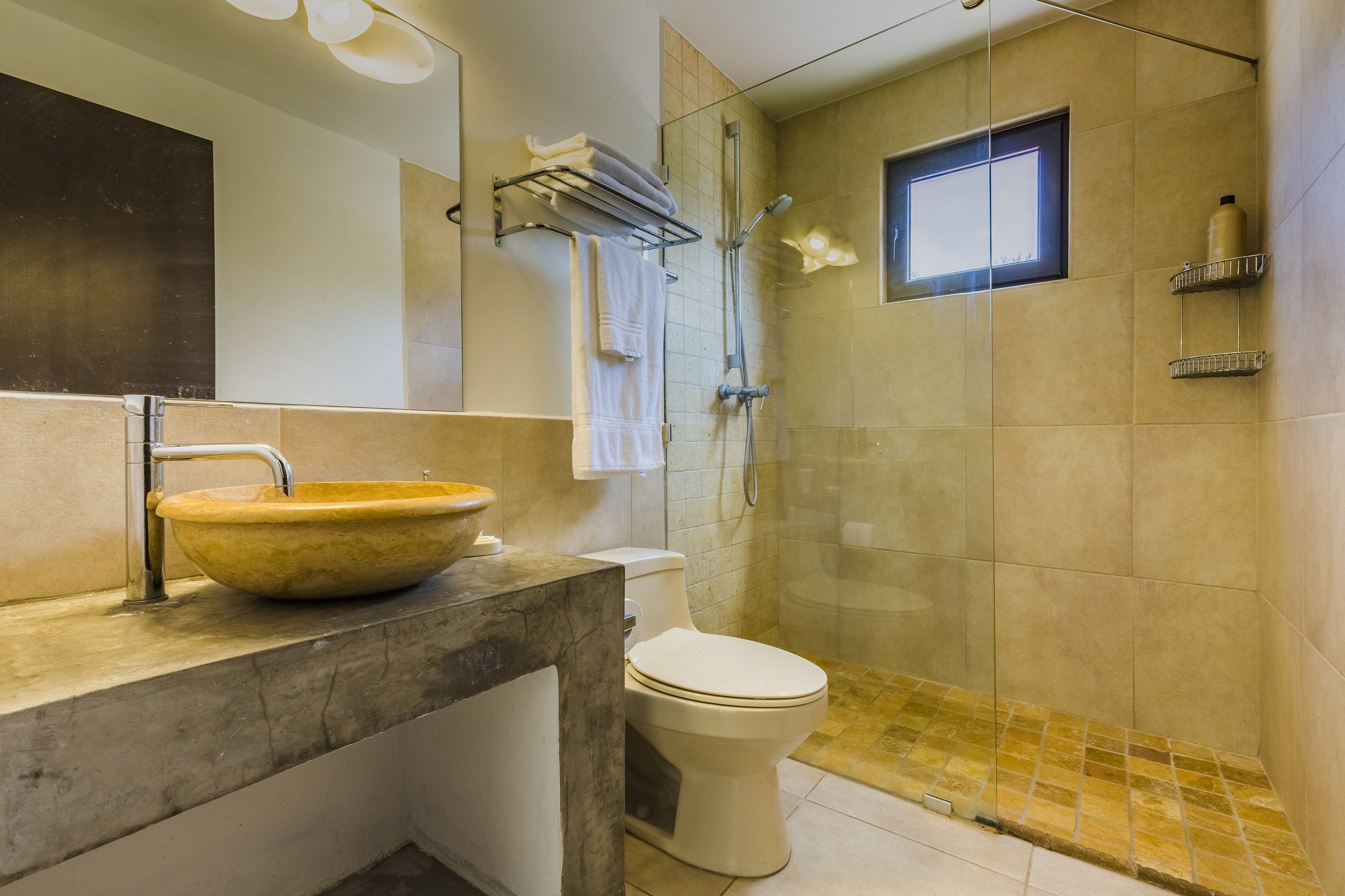 Comfort Apartment, 2 Bedrooms, Poolside | Bathroom | Shower, free toiletries, hair dryer, towels