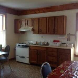 Private kitchen - HI Tibbetts Point Lighthouse - Hostel (Cape Vincent)
