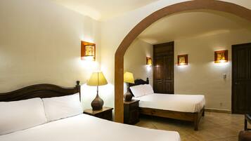 Standard Quadruple Room | Desk, free WiFi, bed sheets