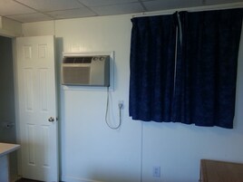 Standard Room (One Full Size Bed) | Room amenity