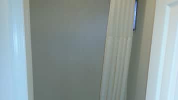 Standard Room (One Full Size Bed) | Bathroom | Shower, hair dryer