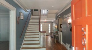 Interior entrance - HI Houston Hostel (Houston)