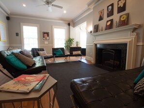 Interior - HI Houston Hostel (Houston)