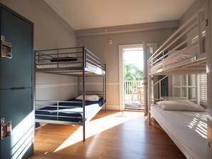 Iron/ironing board, free WiFi - HI Houston Hostel (Houston)