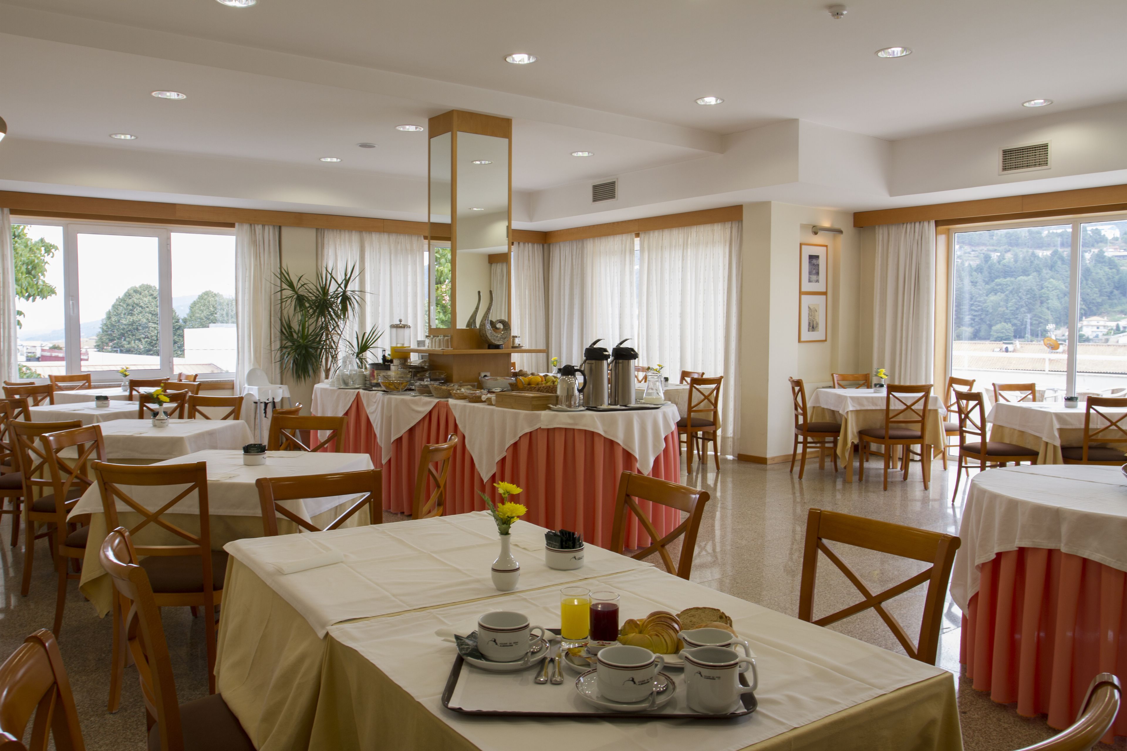 free daily continental breakfast