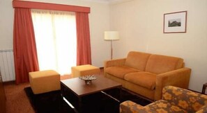 28-cm-LCD-Fernseher mit Kabelempfang, Fernseher, Kamin