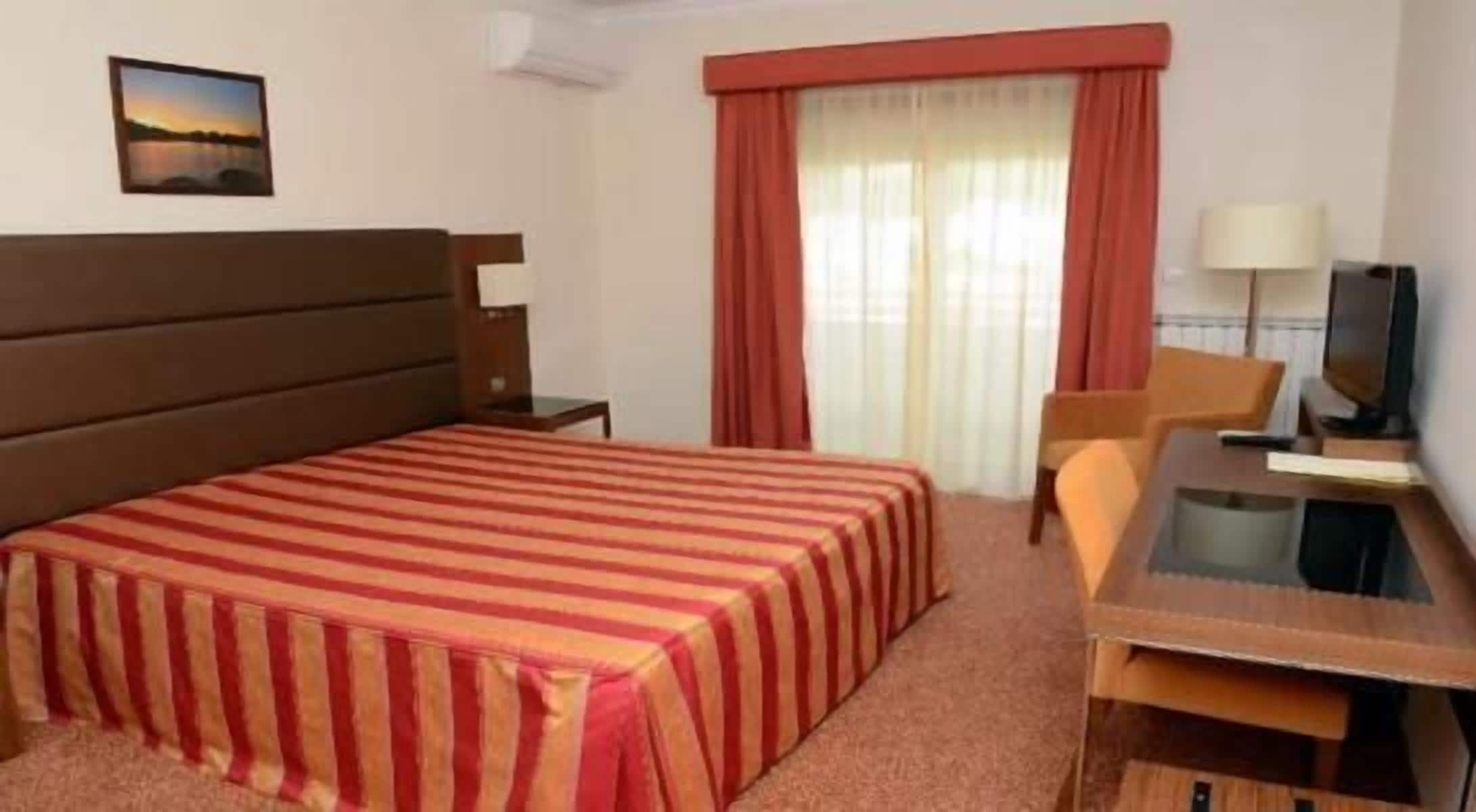 28-cm lcd tv with cable channels, tv, fireplace