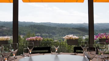 Double Room Single Use | Minibar, individually decorated, individually furnished, desk