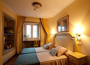Desk, free cots/infant beds, free WiFi