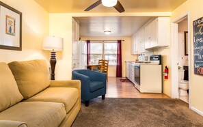 Deluxe Suite | Living area | Flat-screen TV