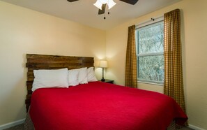 Iron/ironing board, free WiFi, bed sheets - The Suites of Lava Hot Springs (Lava Hot Springs)