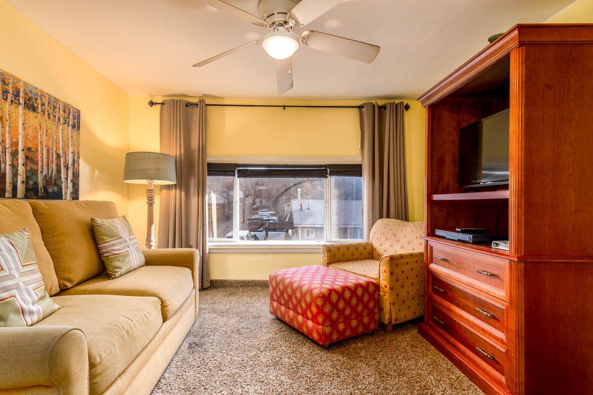 Family Suite | Living area | Flat-screen TV
