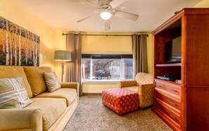 Living area - The Suites of Lava Hot Springs (Lava Hot Springs)