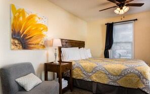 Studio Suite, 1 Queen Bed | Iron/ironing board, free WiFi, bed sheets