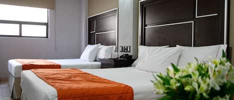 Escritorio, tabla de planchar con plancha y cunas gratuitas