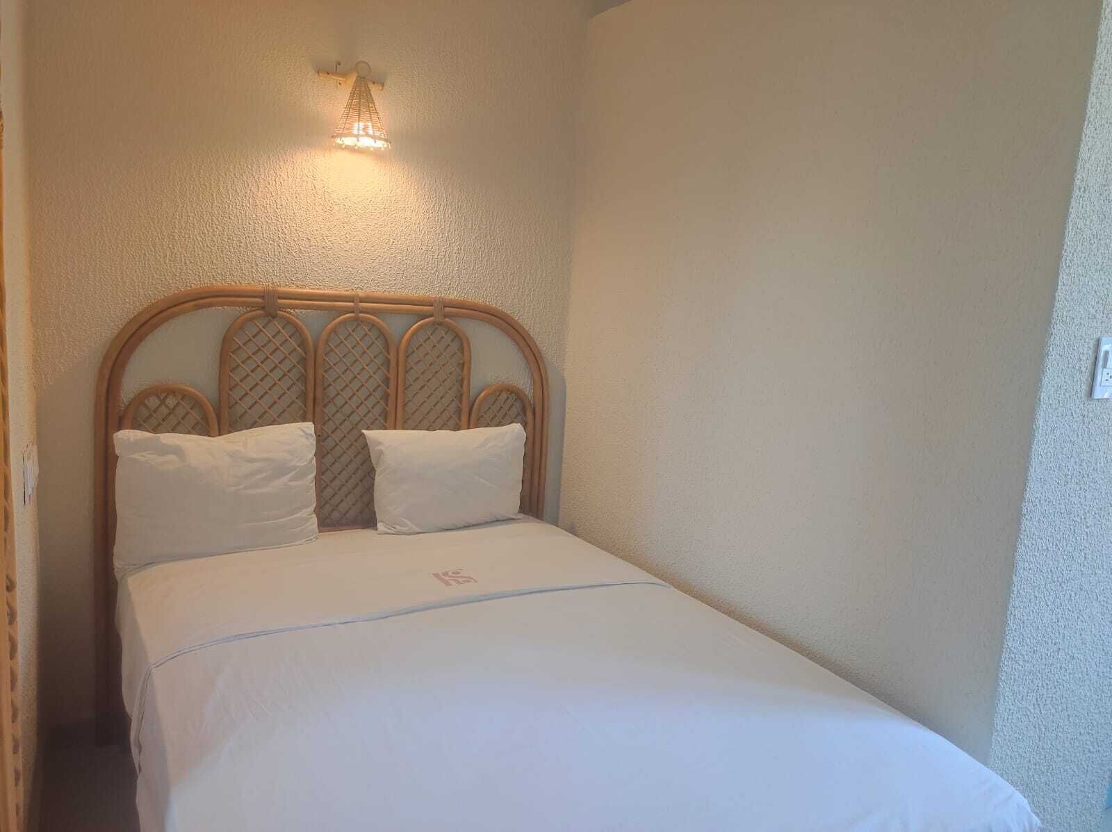 Dobbeltrom – deluxe, 1 dobbeltseng | Skrivebord, wi-fi (inkludert) og sengetøy