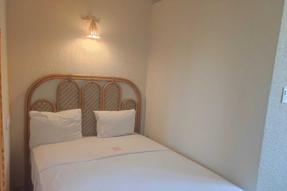 Deluxe Double Room, 1 Double Bed | Desk, free WiFi, bed sheets